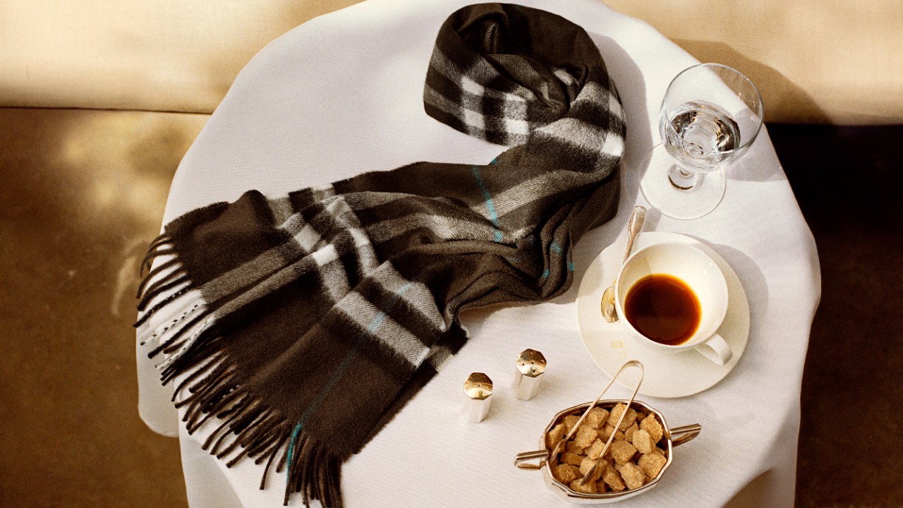 Burberry cream scarf store