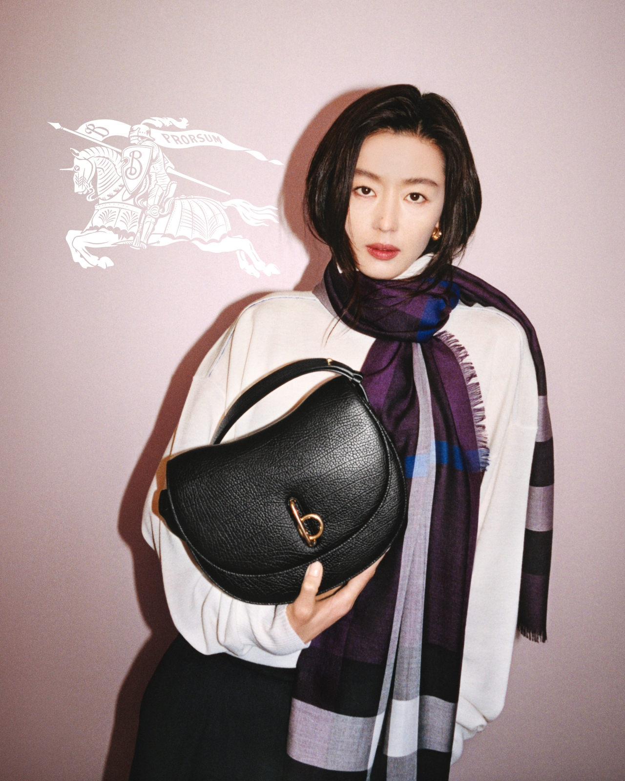 国内発送★Burberry★ Rocking Horse ハンドバック Burberry Celebrates the Rocking Horse Bag in a New Campaign