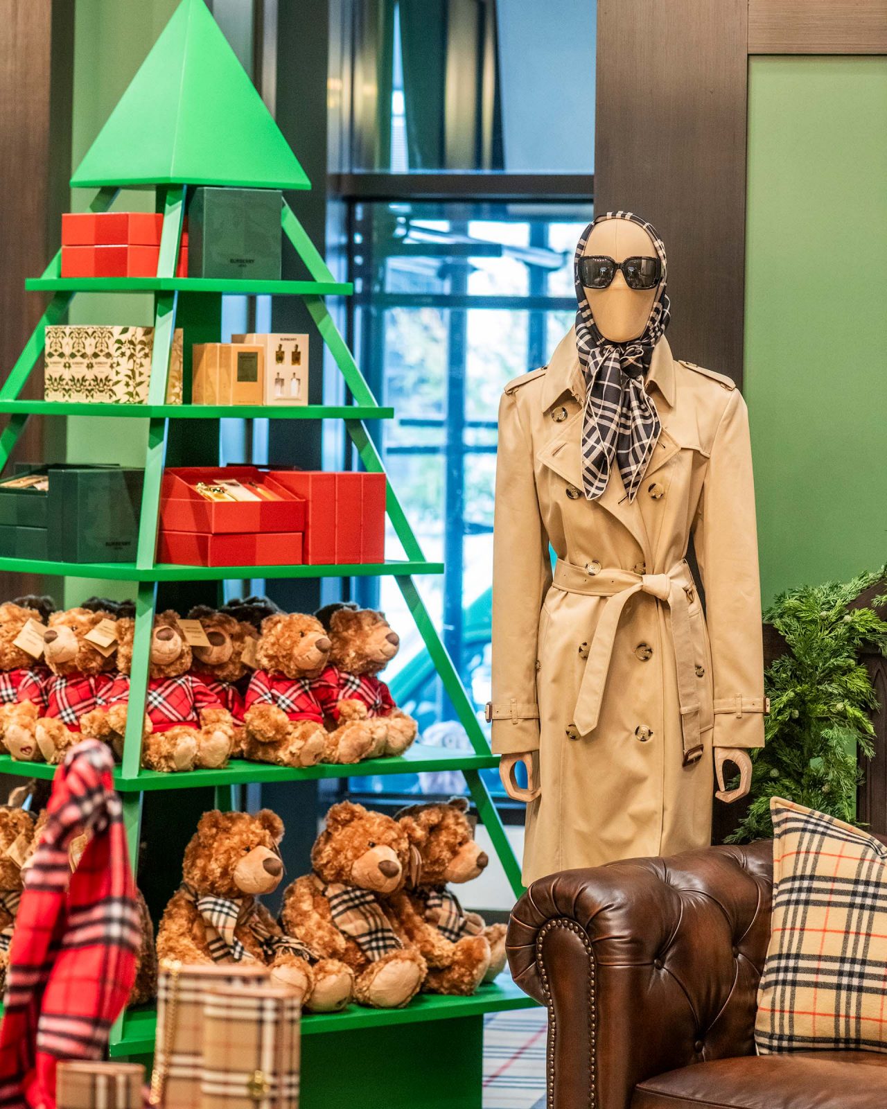 Burberry and Bloomingdale's light up New York: Happy Together