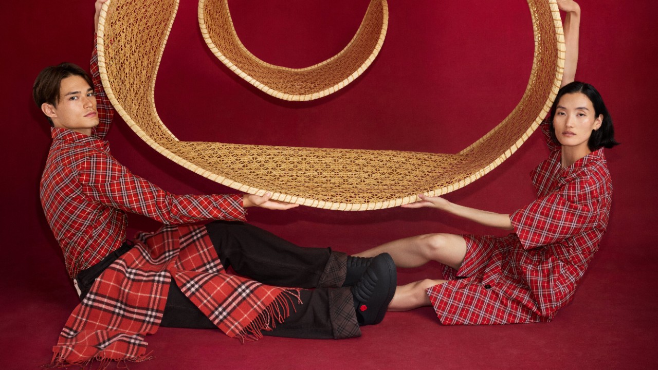 本物の Burberry celebrates the Year of the Snake with new campaign ダッフルコート