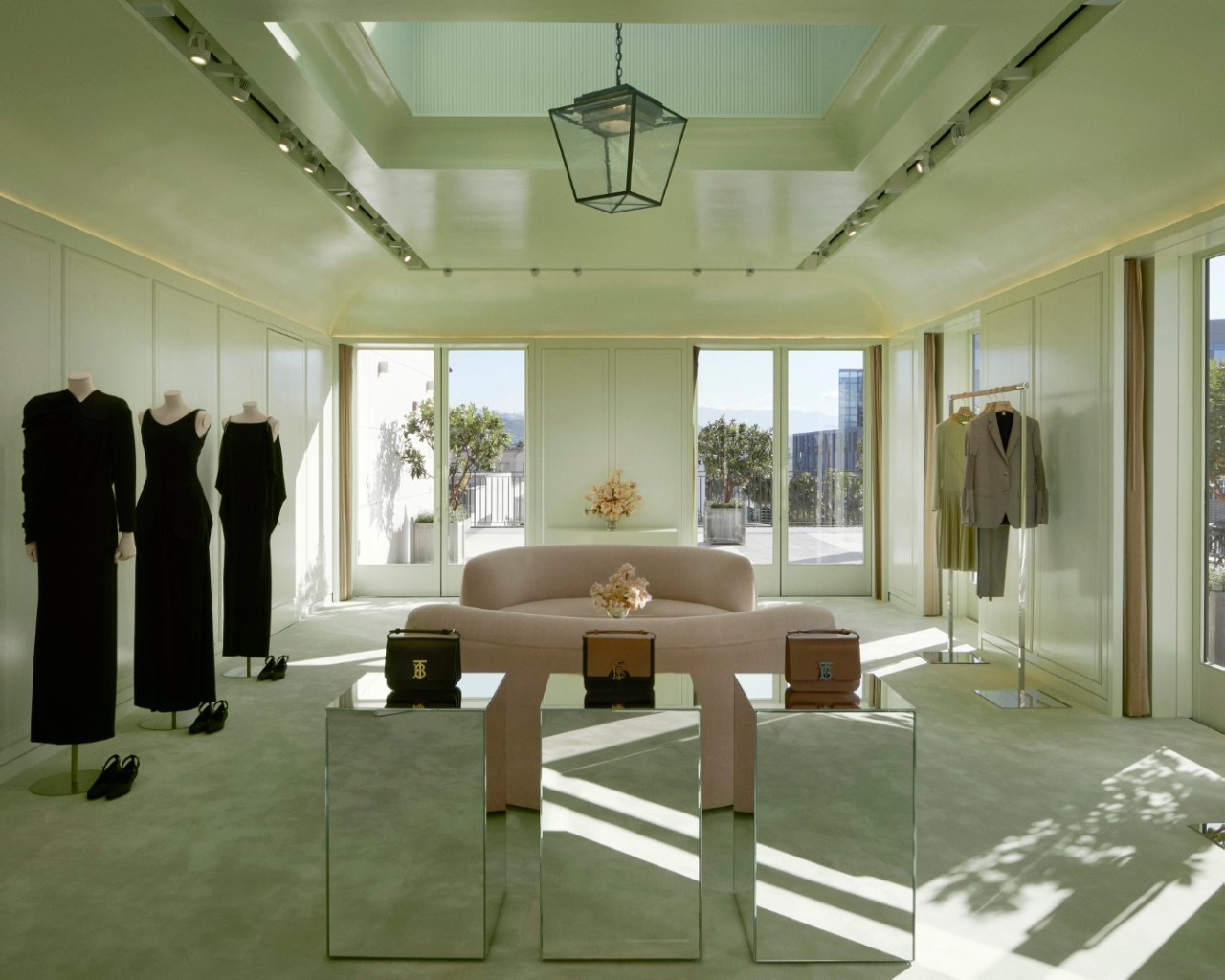 Transforming the in store experience Burberryplc